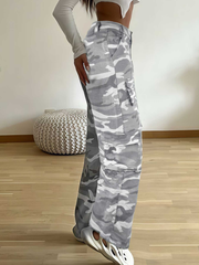 Vaqueros cargo con bolsillo de solapa y estampado de camuflaje de TECCULI PETITE