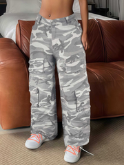 Vaqueros cargo con bolsillo de solapa y estampado de camuflaje de TECCULI PETITE