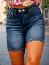 TECCULI Women's Stretch Denim Short With Wings Embroidery Decoration, Washed Blue, Perfect For Summer