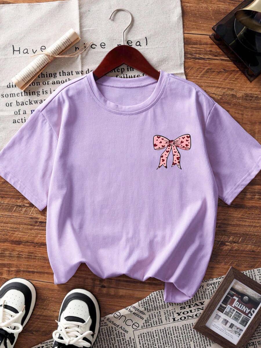 Camiseta de manga corta con estampado de lazo para niña, cómoda y moderna, ideal para estudiantes y jóvenes.