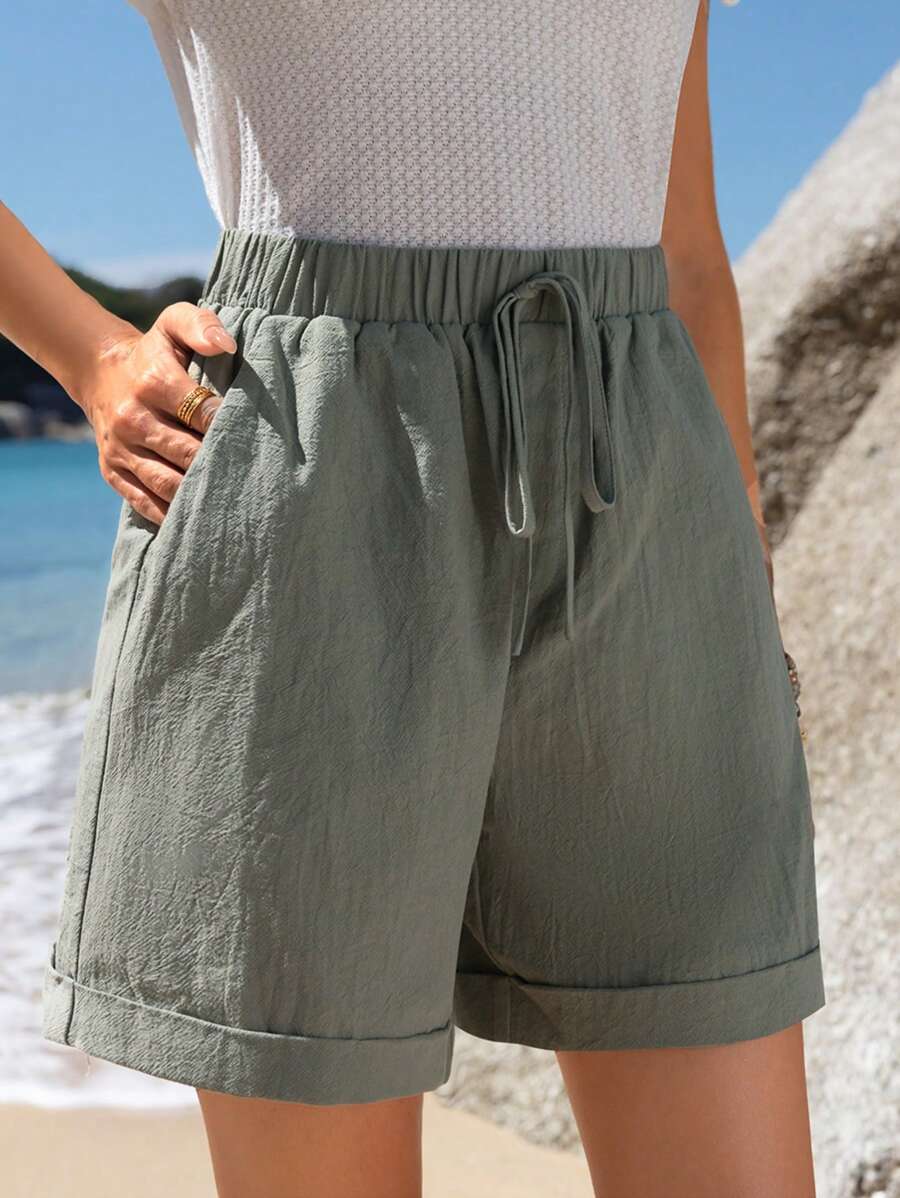 Pantalones cortos informales de verano de algodón verde con cintura elástica, dobladillo enrollado y bolsillos inclinados para mujer de Emery Rose