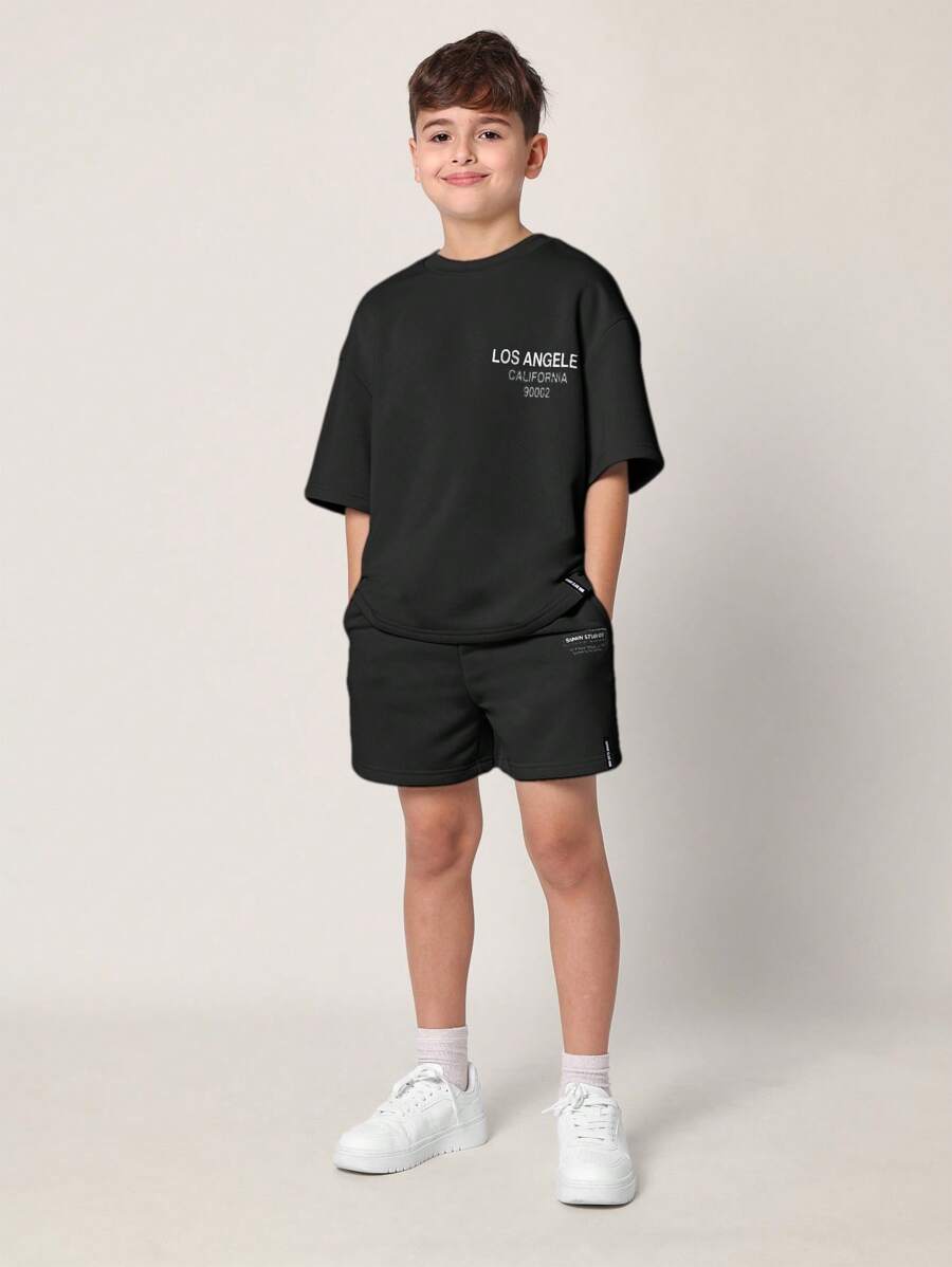 Conjunto deportivo de dos piezas para niños de SUMWON, ropa de estar por casa de Los Ángeles, California, estilo urbano atlético, informal, para entrenamiento de verano y primavera, conjunto a juego, pantalones cortos cómodos coordinados