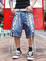 Bermudas Manfinity EMRG para hombre, de mezclilla de lavado medio, con detalle de cordones blancos y bolsillos, estilo vanguardista.