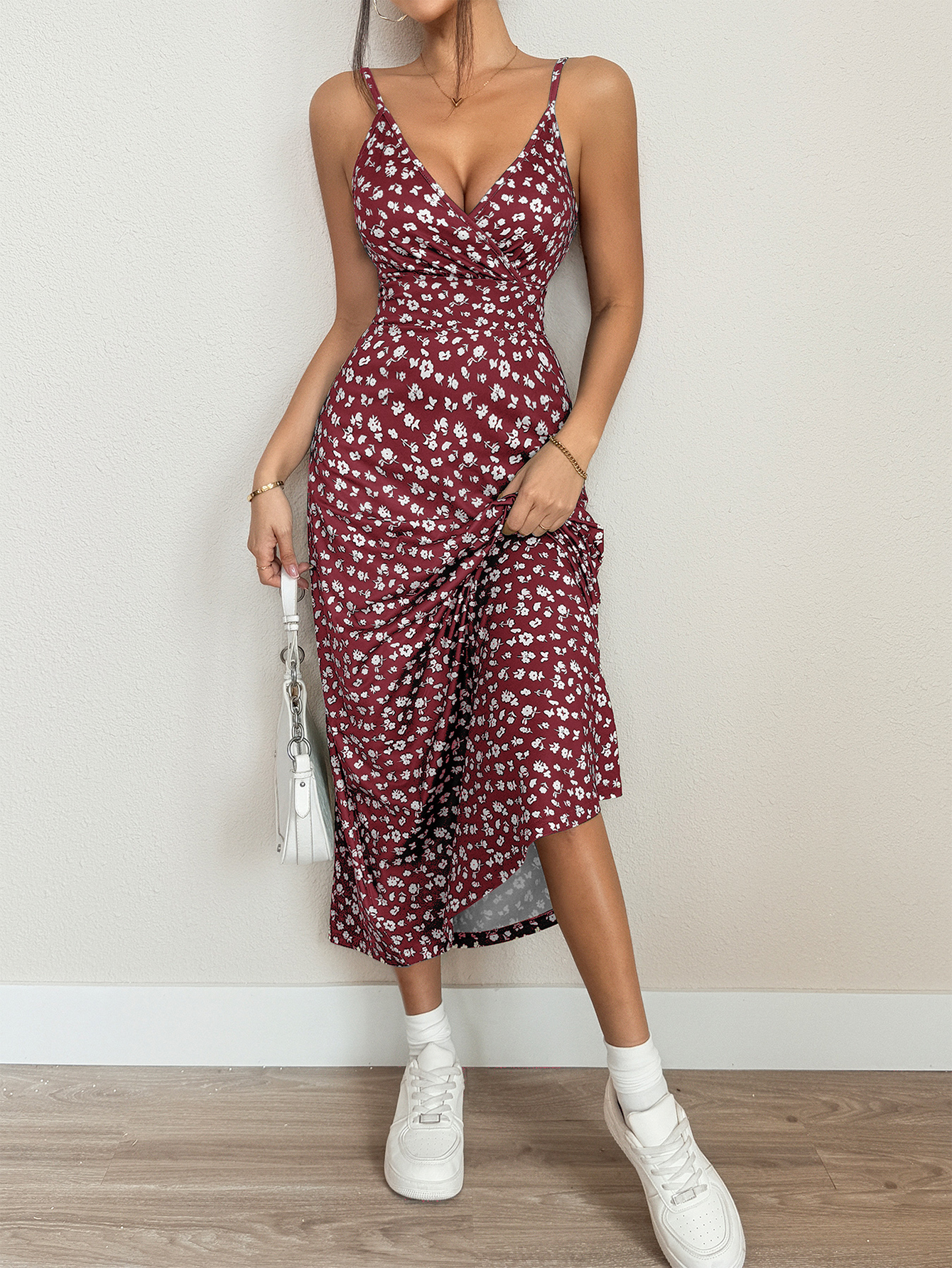 Vestido camisola cruzado sin espalda con estampado floral de TECCULI VCAY