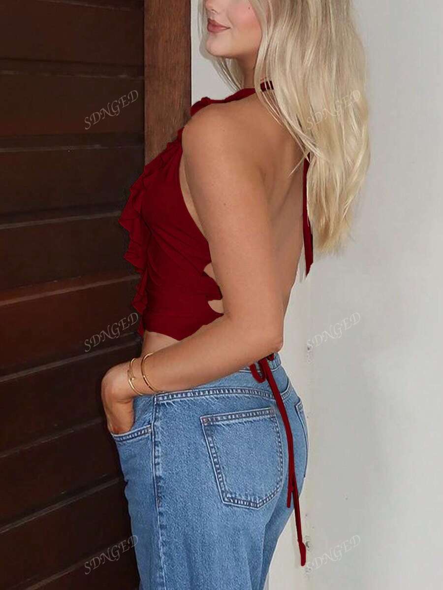 Blusa de verano de color liso con cuello halter, espalda descubierta y dobladillo con volantes
