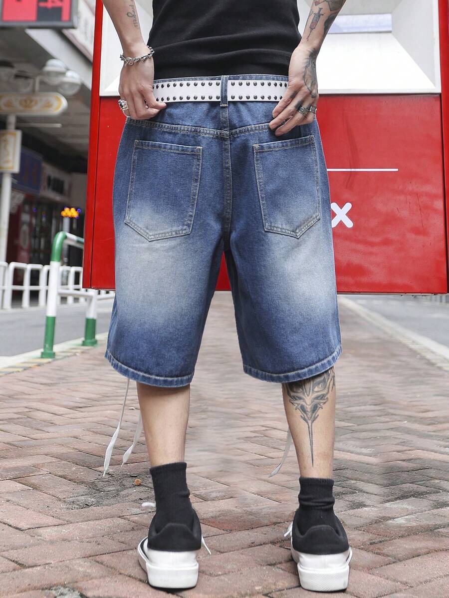 Bermudas Manfinity EMRG para hombre, de mezclilla de lavado medio, con detalle de cordones blancos y bolsillos, estilo vanguardista.