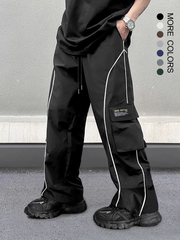 Pantalones cargo TECCULI Manfinity EMRG con parche reflectante para hombre, holgados, largos, negros lisos, para salir, estilo urbano, Hypemode, para la vuelta al cole.