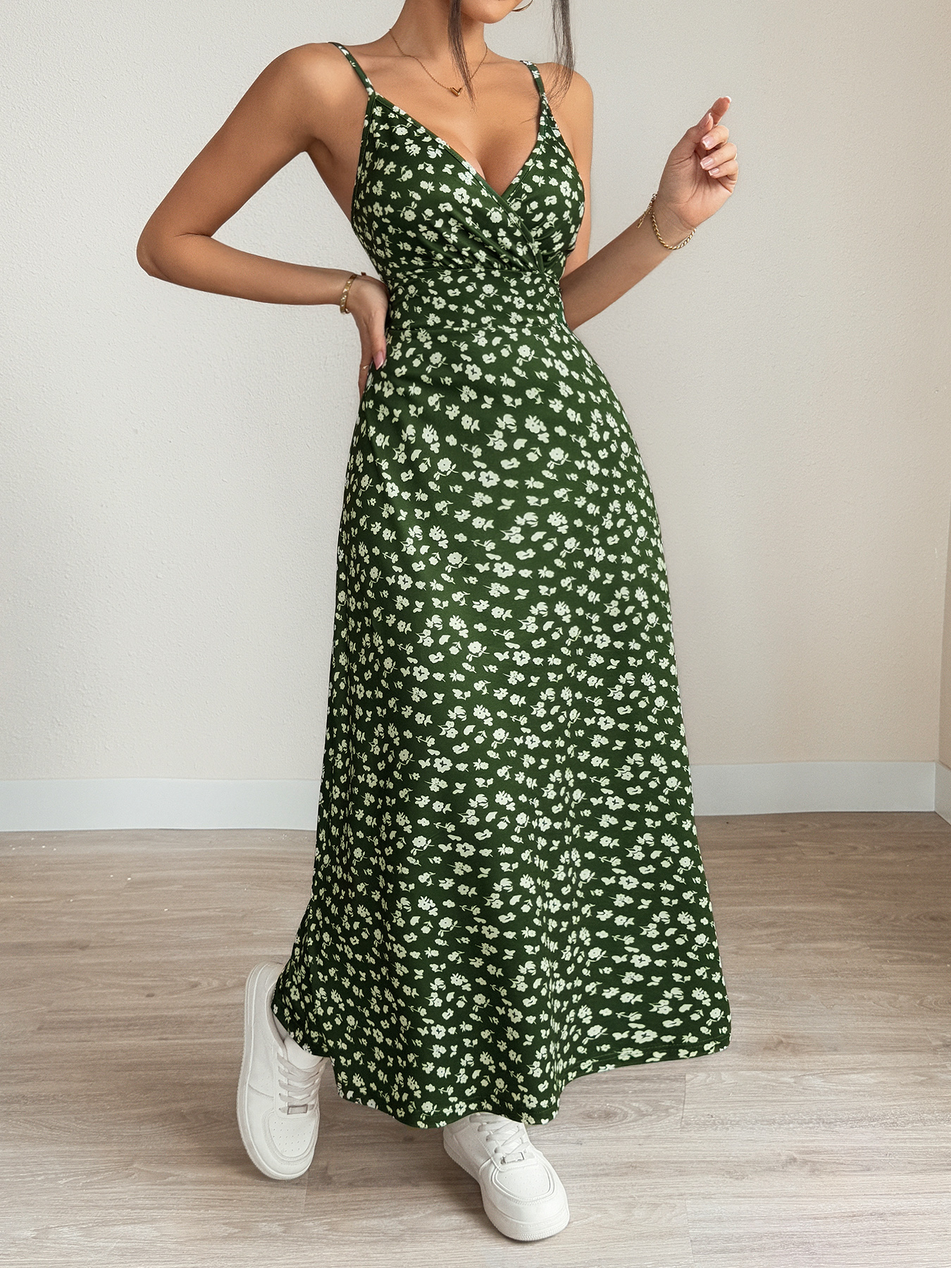 Vestido camisola cruzado sin espalda con estampado floral de TECCULI VCAY