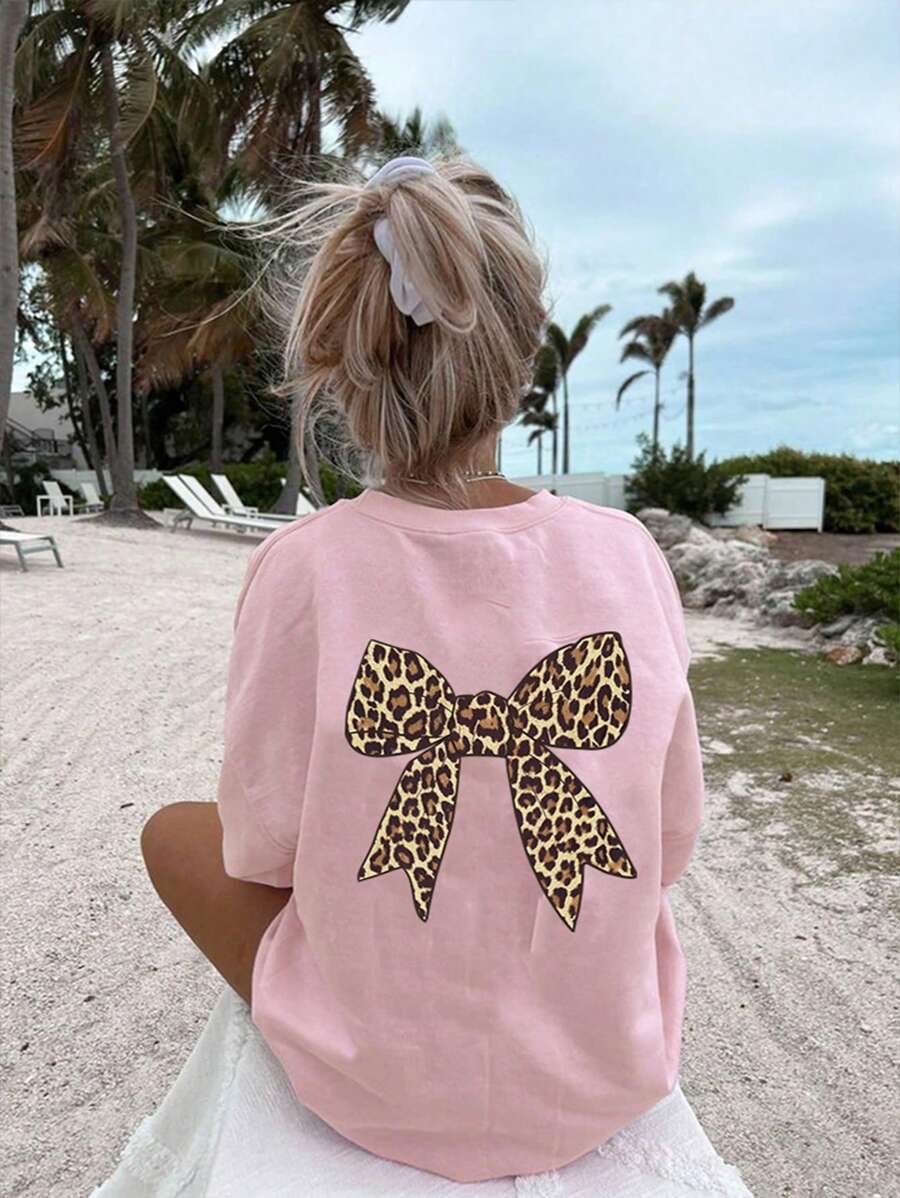 Camiseta de manga corta extragrande con estampado de leopardo y lazo para niña preadolescente, cómoda y moderna para el verano.