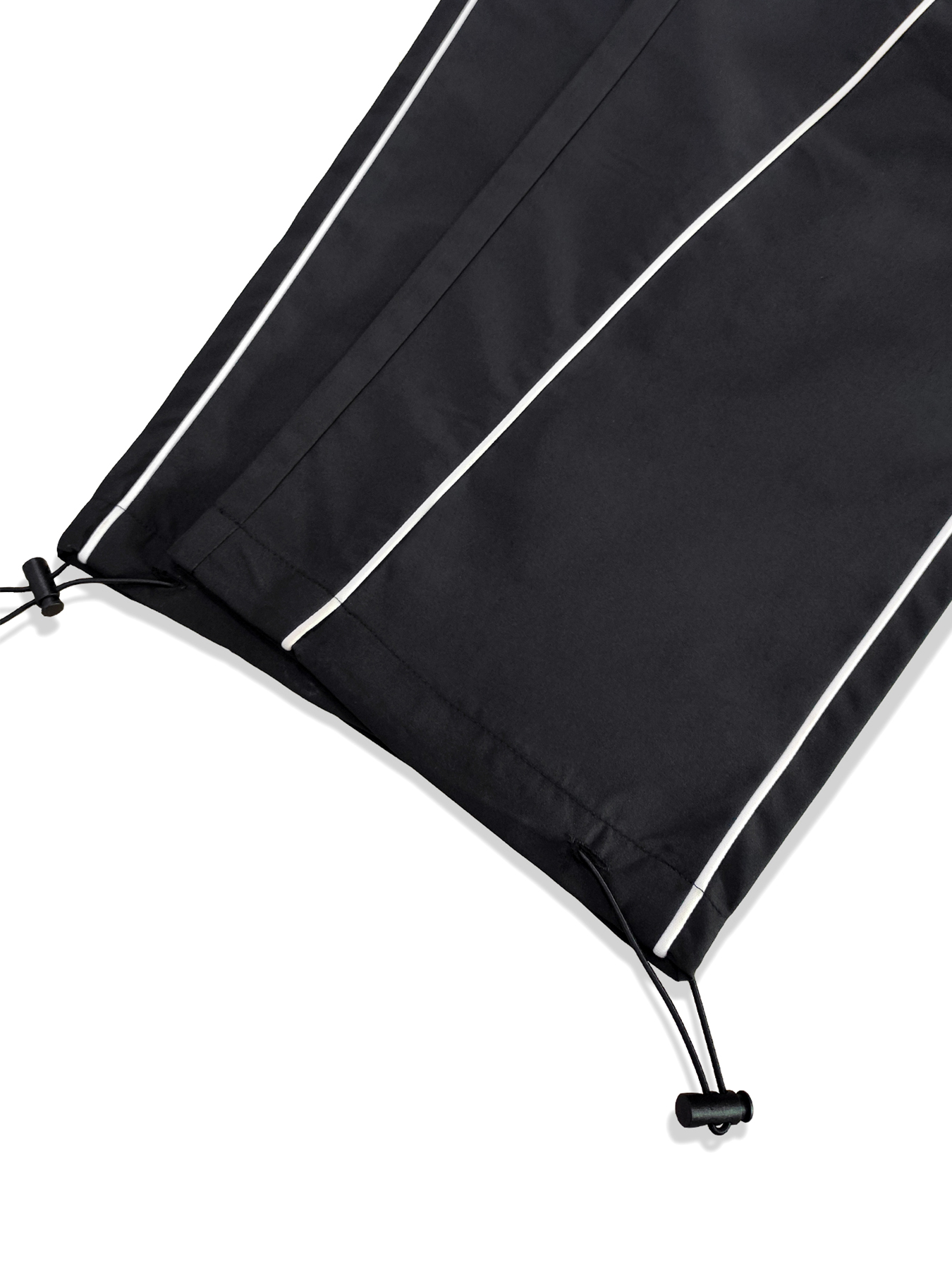Pantalones cargo TECCULI Manfinity EMRG con parche reflectante para hombre, holgados, largos, negros lisos, para salir, estilo urbano, Hypemode, para la vuelta al cole.