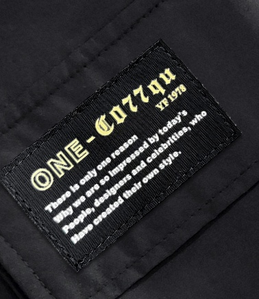 Pantalones cargo TECCULI Manfinity EMRG con parche reflectante para hombre, holgados, largos, negros lisos, para salir, estilo urbano, Hypemode, para la vuelta al cole.