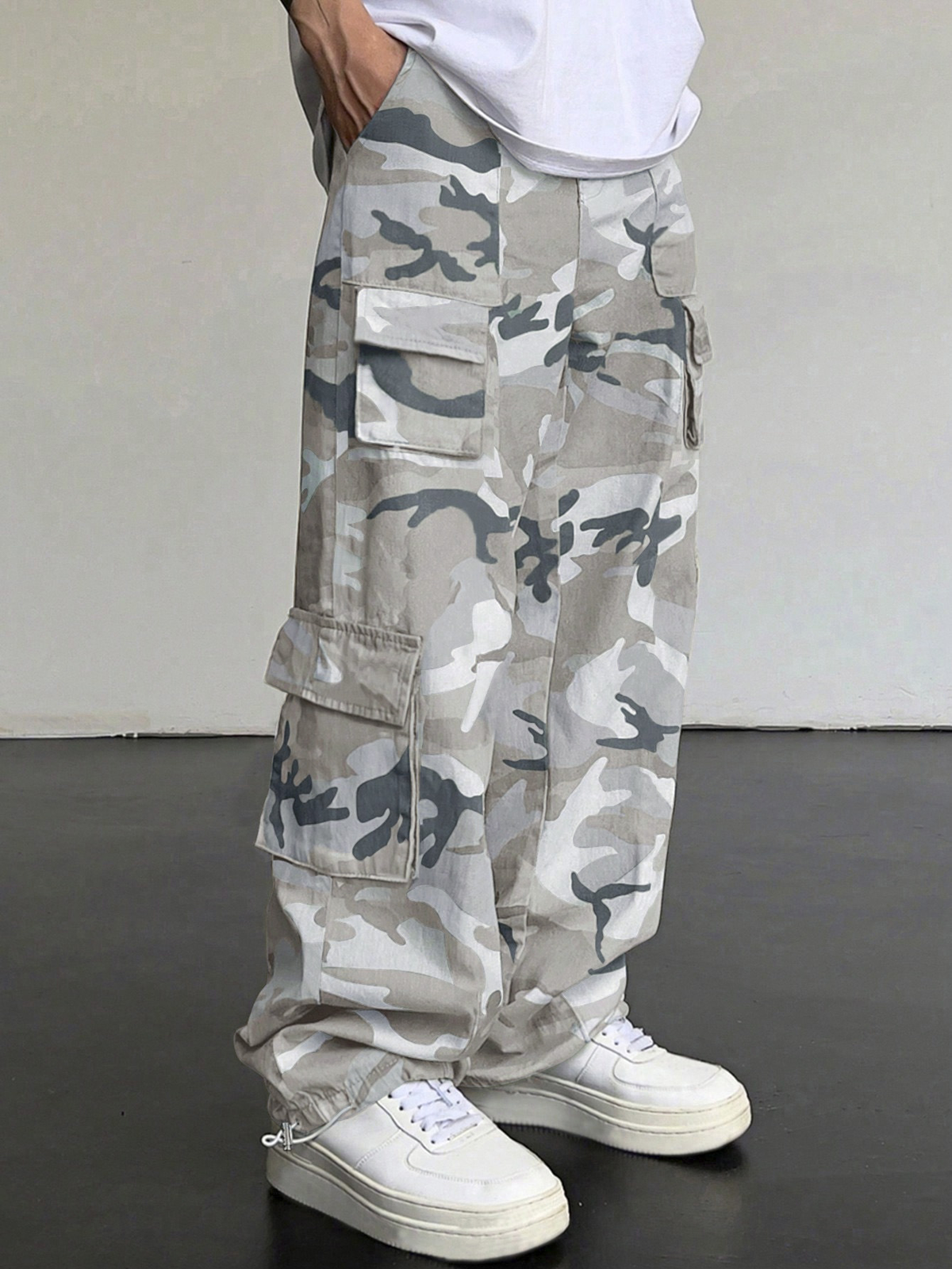 TECCULI Vintage Y2K Camouflage Cargo Pants for Men, Multi-Flap Pocket Design, Loose Fit Casual Outdoor Trousers, Mid Waist with Belt Placket, Non-Stretch Woven Polyester, Regular Length, Streetwear Hip-Hop Style