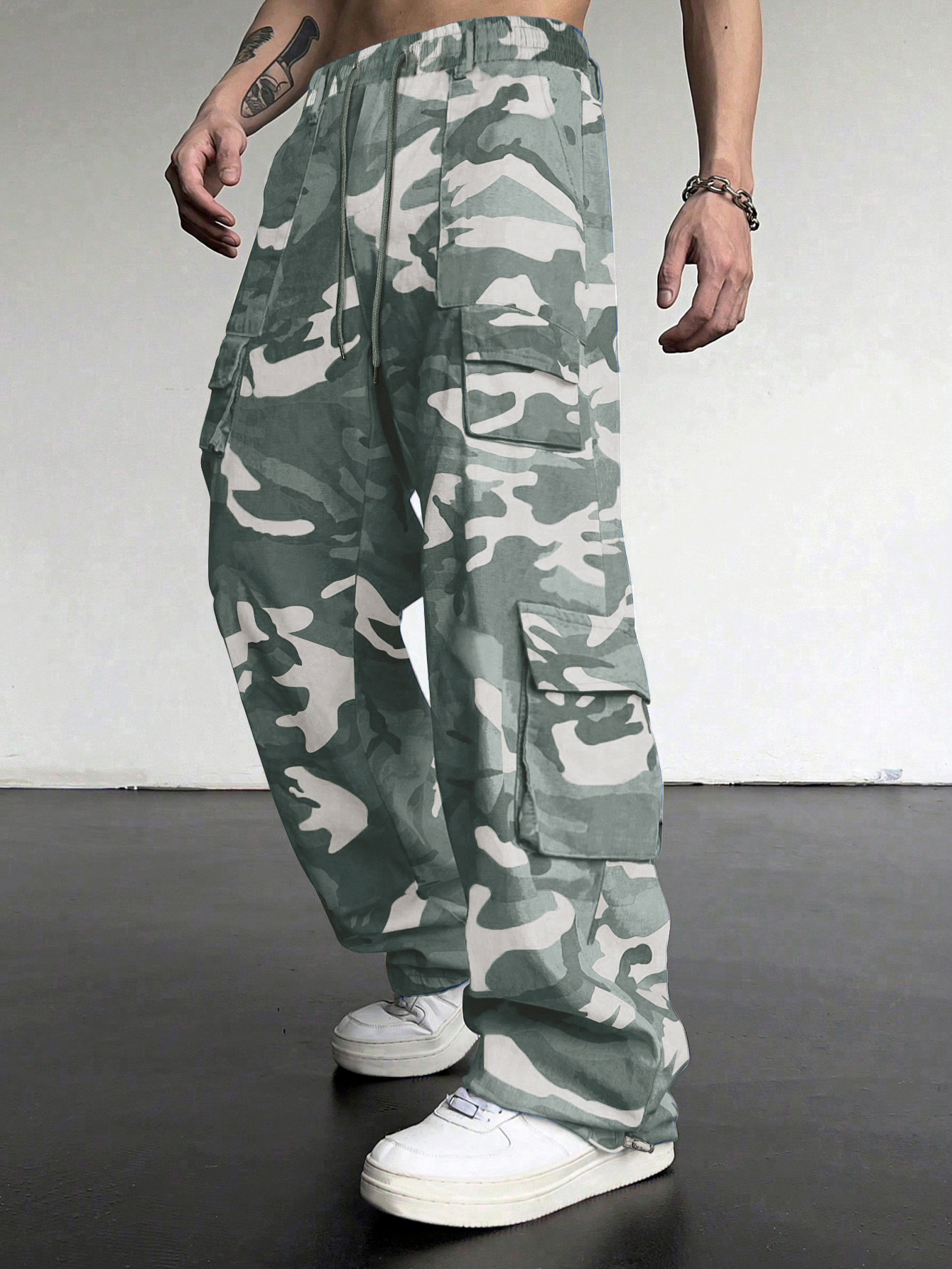 TECCULI Vintage Y2K Camouflage Cargo Pants for Men, Multi-Flap Pocket Design, Loose Fit Casual Outdoor Trousers, Mid Waist with Belt Placket, Non-Stretch Woven Polyester, Regular Length, Streetwear Hip-Hop Style