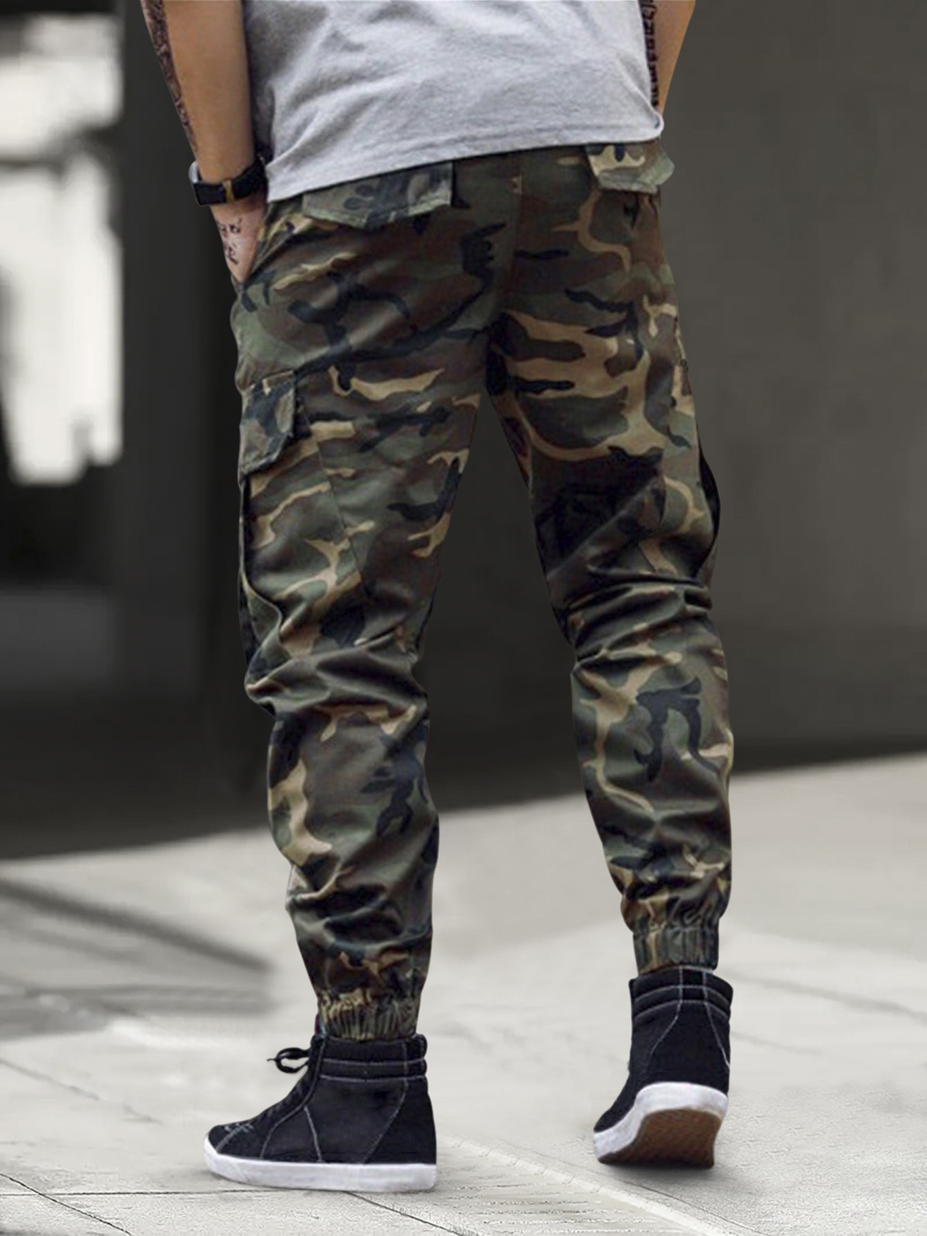 TECCULI Men's Urban Streetwear Cargo Pants - Loose Fit Tactical-like Jogging Pants with Multiple Utility Pockets, All-Season Casual Trousers for Everyday & Formal Outfits, Functional Clothing, Medium Elasticity Fabric