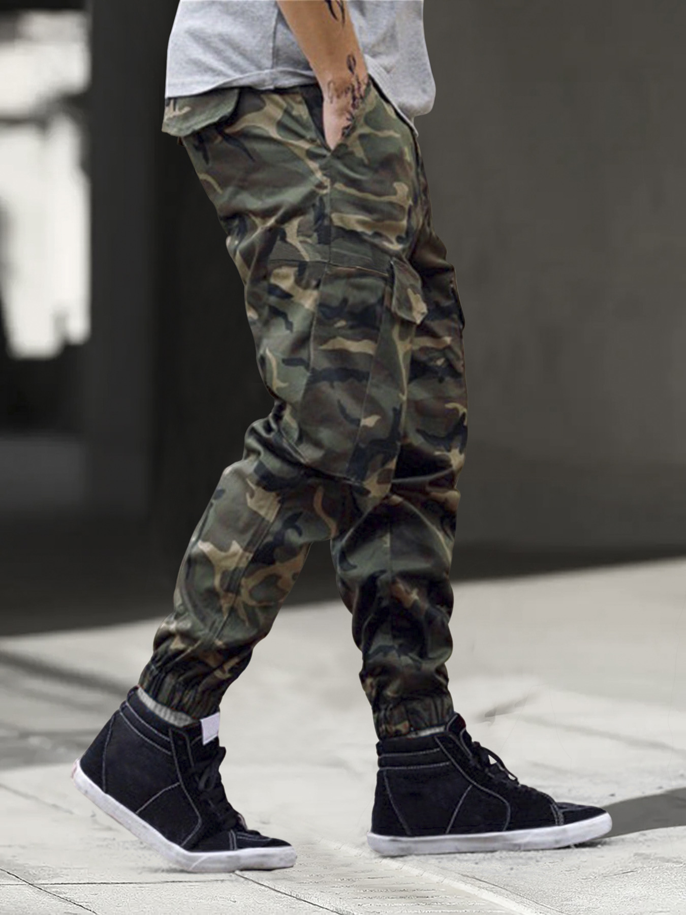 TECCULI Men's Urban Streetwear Cargo Pants - Loose Fit Tactical-like Jogging Pants with Multiple Utility Pockets, All-Season Casual Trousers for Everyday & Formal Outfits, Functional Clothing, Medium Elasticity Fabric