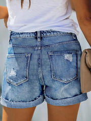 Shorts estilo mezclilla lavada azul con diseño de botones delanteros y dobladillo deshilachado estilo TECCULI