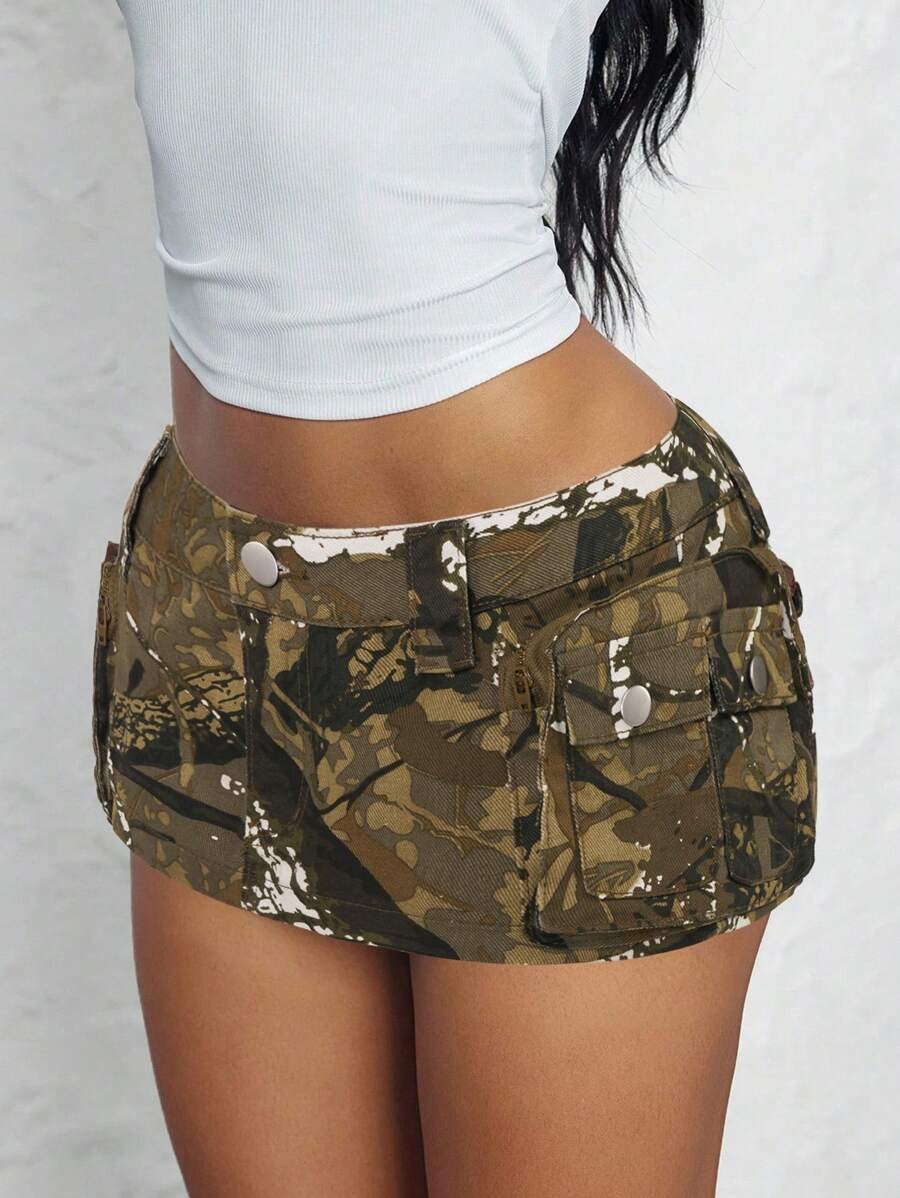 Minifalda vaquera de cintura baja con bolsillo de parche de camuflaje para mujer de ICON
