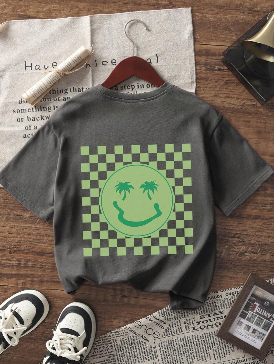 Camiseta de manga corta con estampado de palmera y cara sonriente para niño preadolescente, ideal para jugar en la playa.