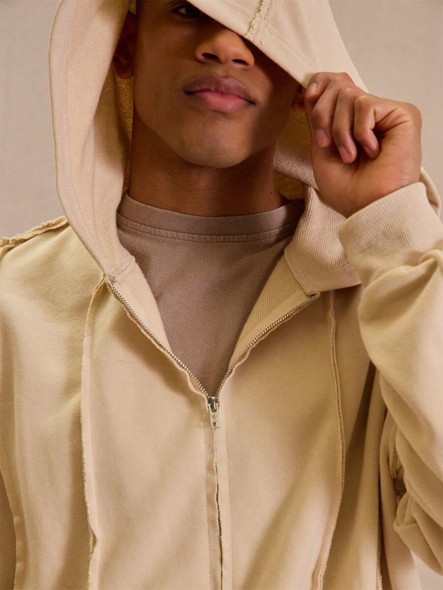 Sudadera con capucha y cremallera con puños y detalle de costura Musero únicamente