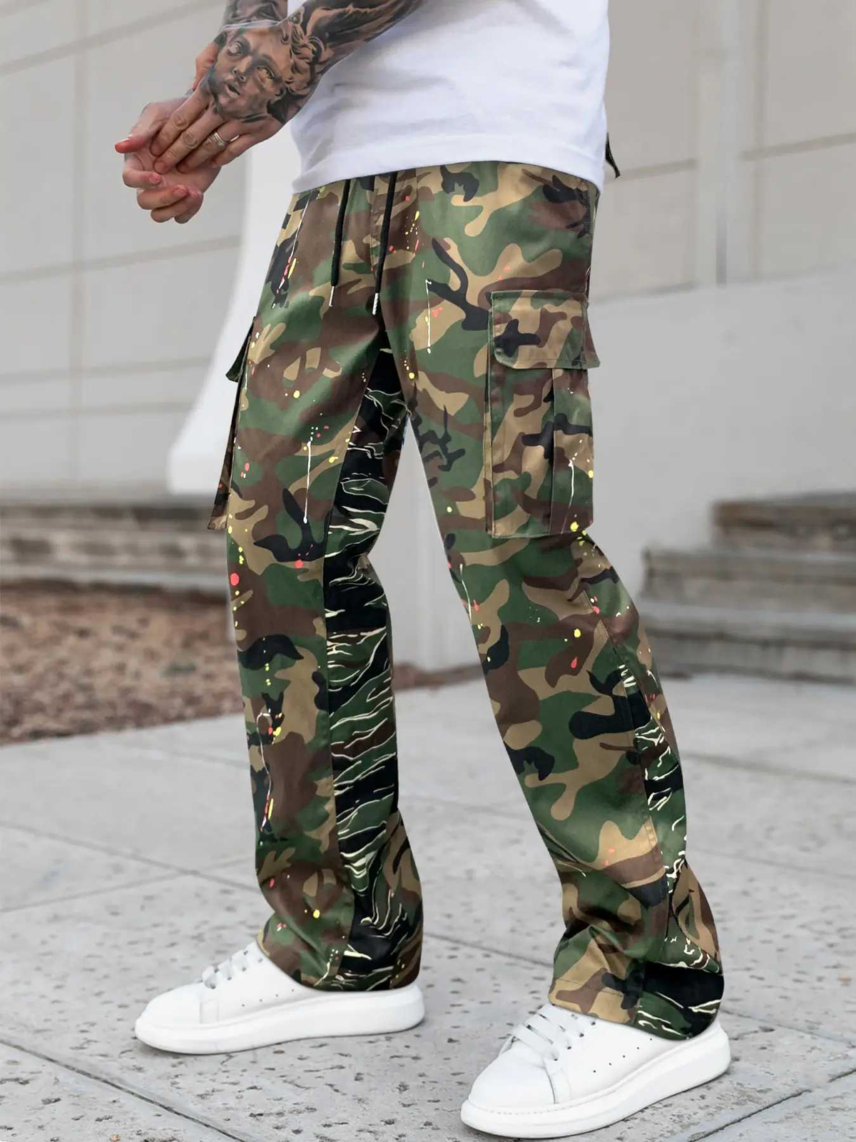 TECCULI - Mono acampanado con múltiples bolsillos, estampado de camuflaje, estilo neutro versátil, para las cuatro estaciones, holgado, informal, recto, para hombre, nuevos productos