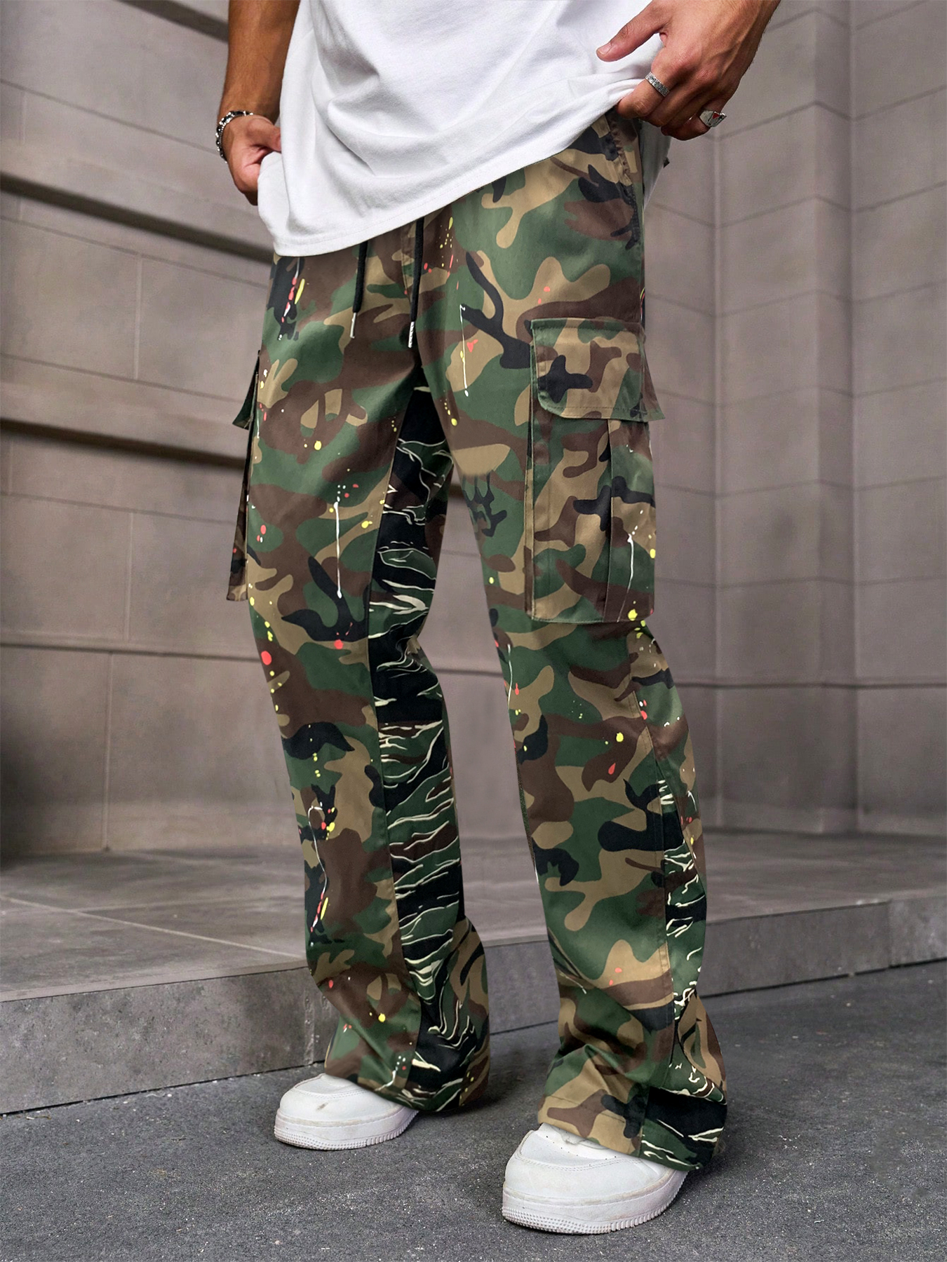 TECCULI - Mono acampanado con múltiples bolsillos, estampado de camuflaje, estilo neutro versátil, para las cuatro estaciones, holgado, informal, recto, para hombre, nuevos productos
