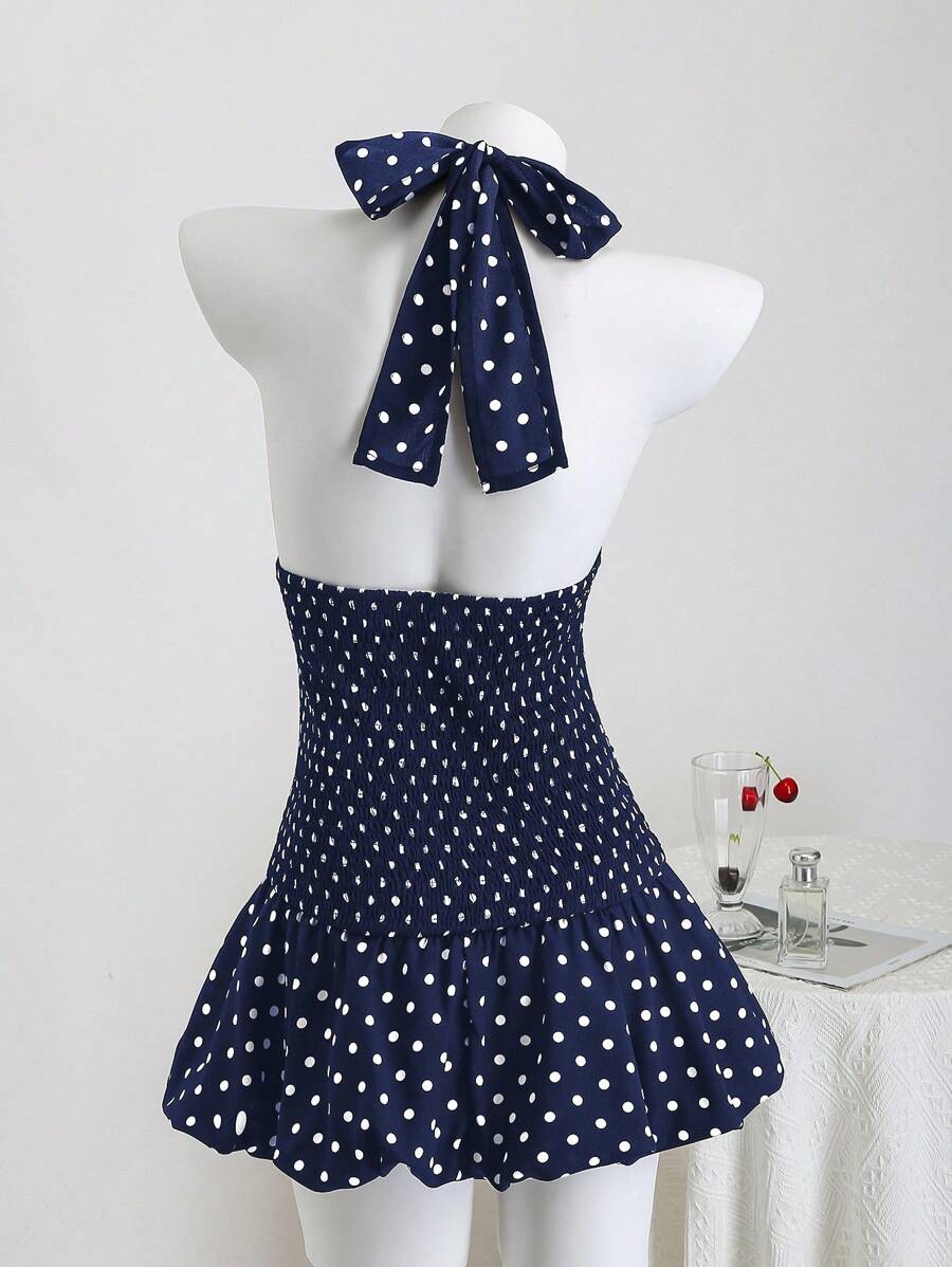 Vestido mini de lunares Elamini con cuello alto, cintura alta, abertura en la espalda, bajo anudado y volantes en contraste. Elegante y romántico para playa, salidas diarias y citas.