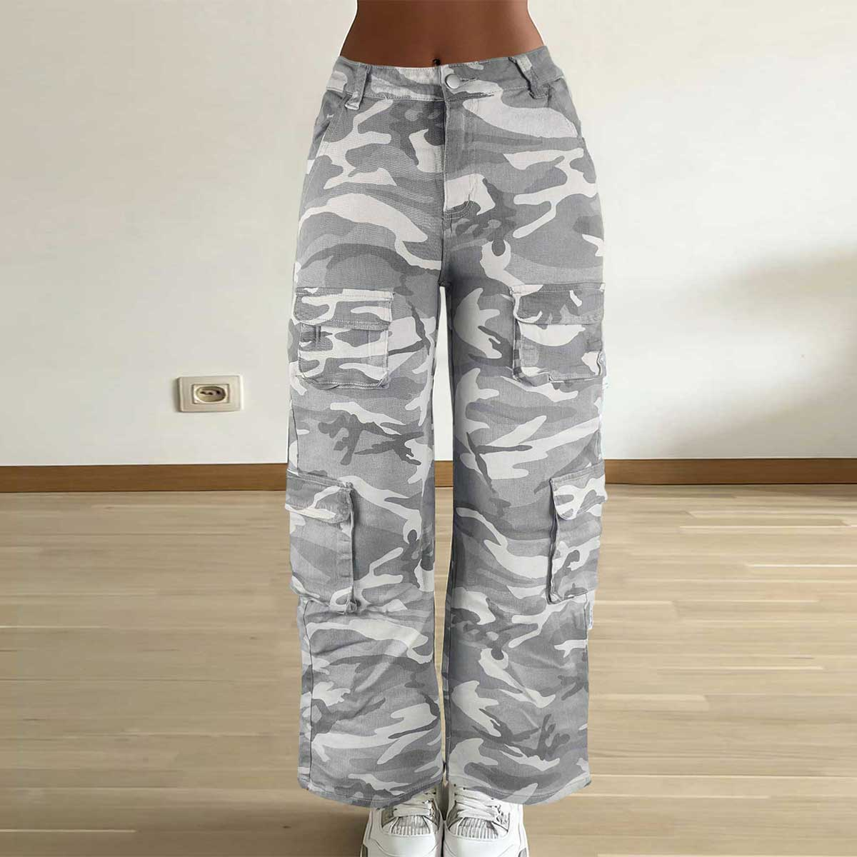 Vaqueros cargo con bolsillo de solapa y estampado de camuflaje de TECCULI PETITE