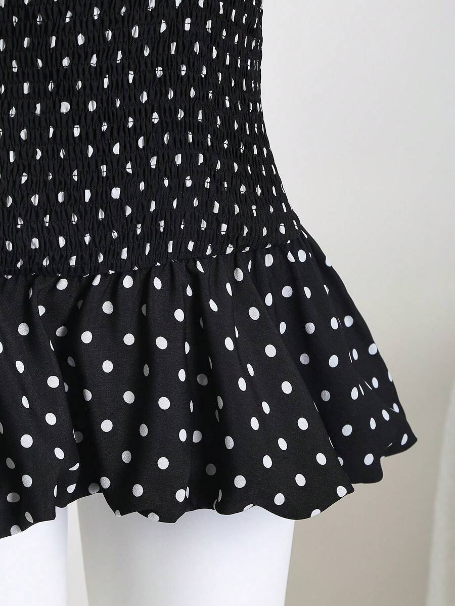 Vestido mini de lunares Elamini con cuello alto, cintura alta, abertura en la espalda, bajo anudado y volantes en contraste. Elegante y romántico para playa, salidas diarias y citas.