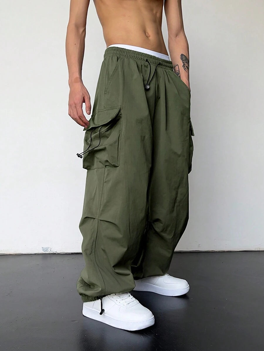 Pantalones cargo holgados extragrandes Manfinity EMRG para hombre con bolsillo de solapa y cordón lateral en la cintura