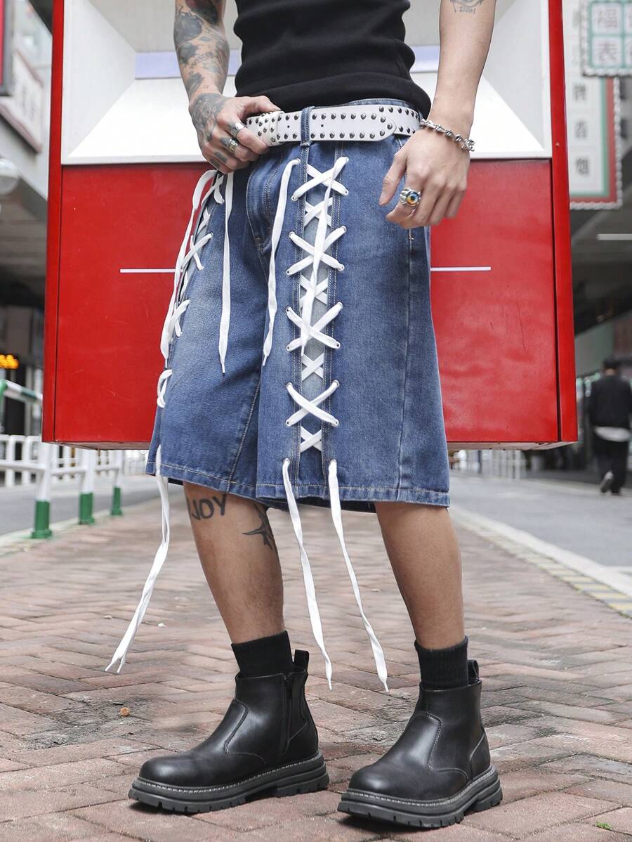 Bermudas Manfinity EMRG para hombre, de mezclilla de lavado medio, con detalle de cordones blancos y bolsillos, estilo vanguardista.