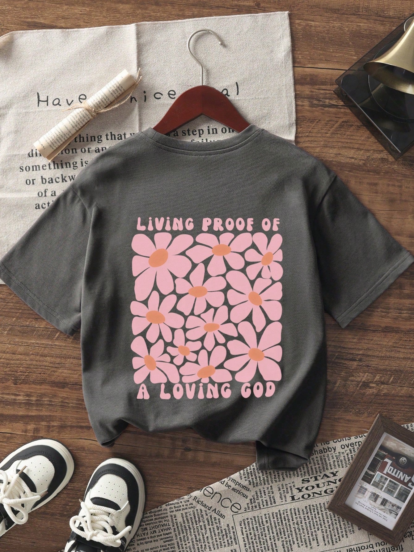 Camiseta de manga corta con estampado floral para niña, top informal de verano para adolescentes, cómoda y a la moda para estudiantes jóvenes.