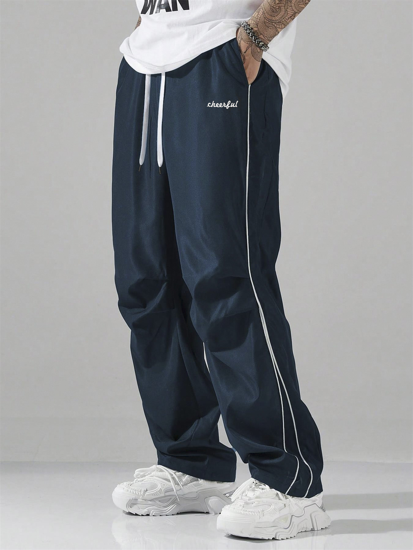 Pantalones casuales con letras TECCULI - Pantalones casuales para hombre - Estampado de letras, ribete en contraste, cintura con cordón ajustable
