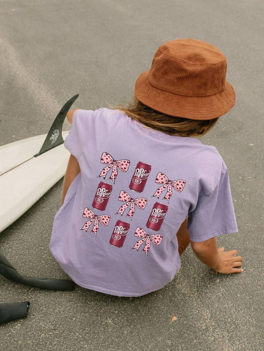 Camiseta de manga corta con estampado de lazo para niña, cómoda y moderna, ideal para estudiantes y jóvenes.