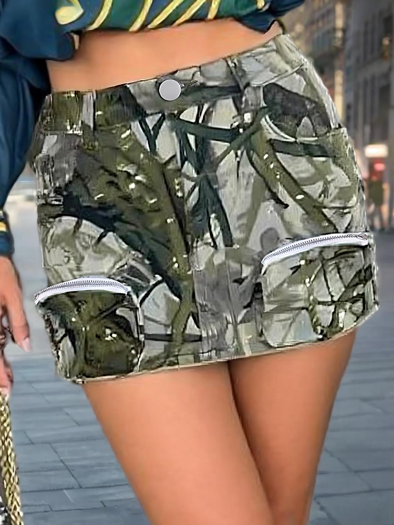 Minifalda vaquera cargo con estampado de camuflaje para mujer de TECCULI ICON