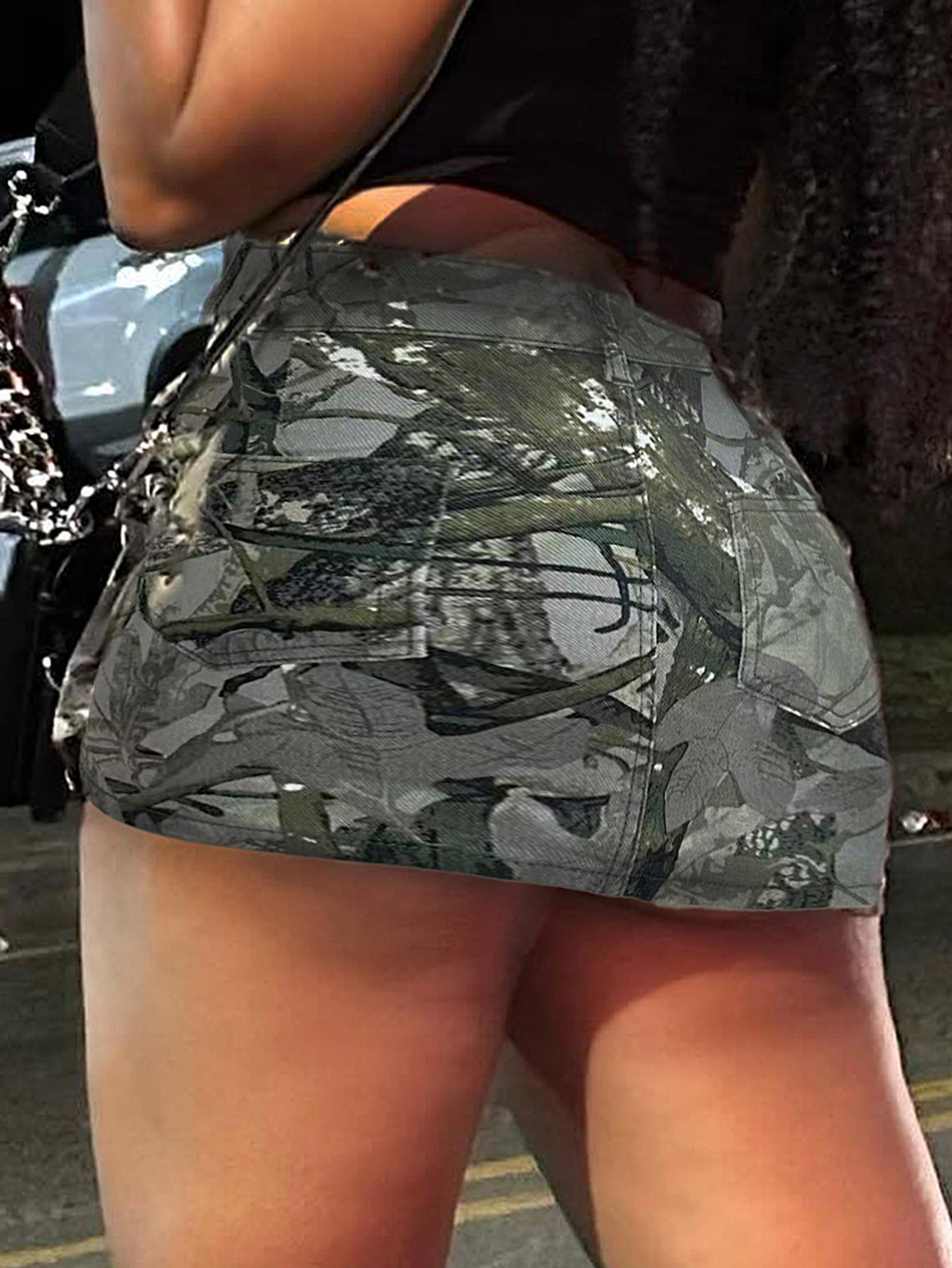 Minifalda vaquera cargo con estampado de camuflaje para mujer de TECCULI ICON
