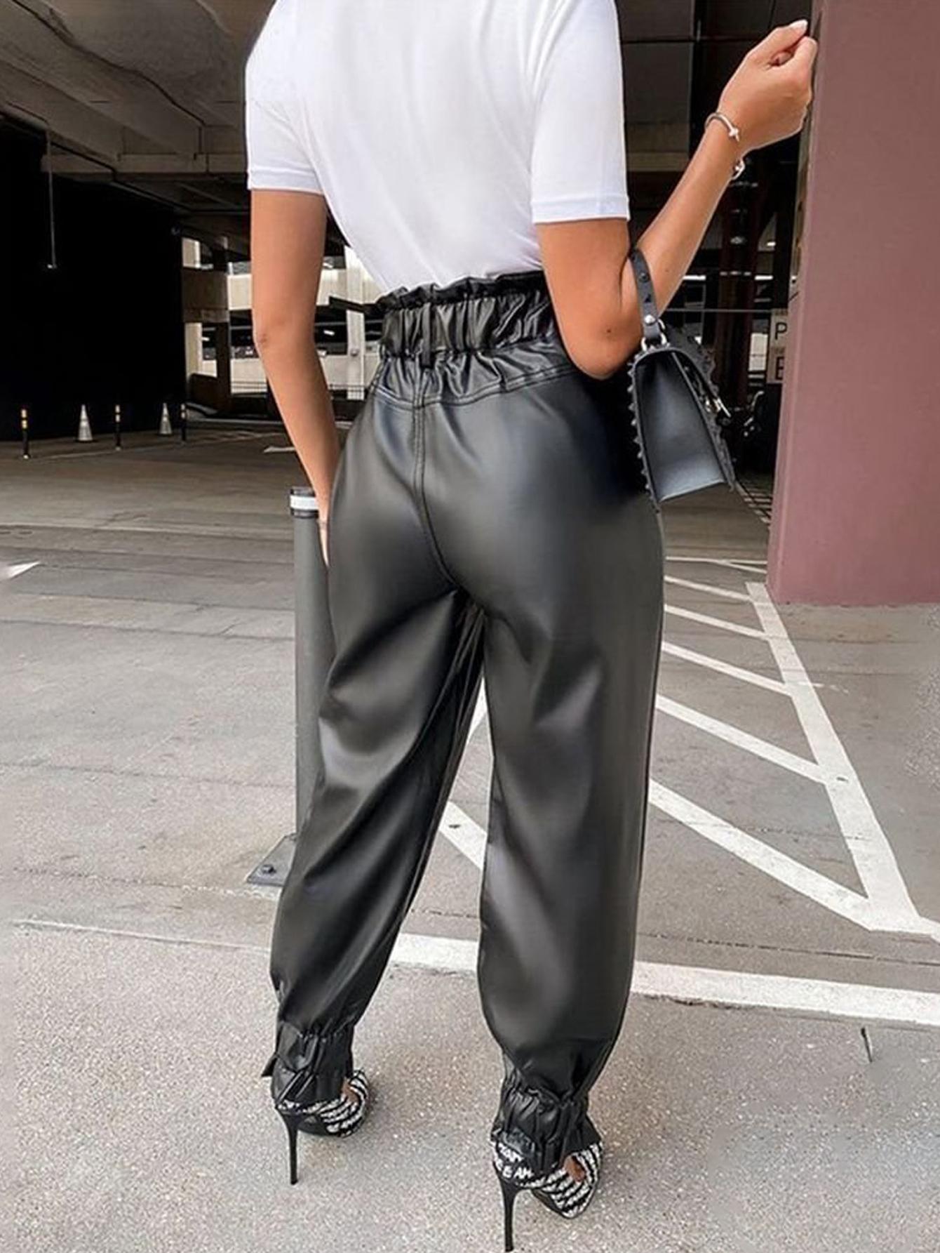 Pantalones deportivos con bolsillos inclinados y cintura paperbag RueChic de TECCULI