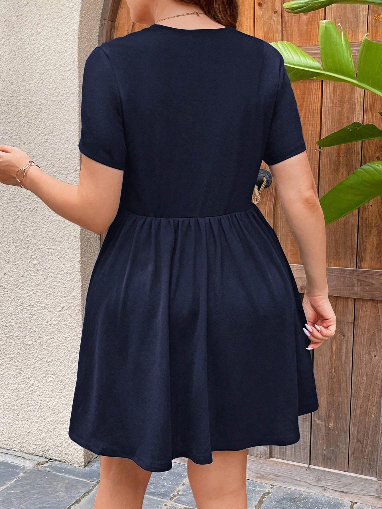 Vestido corto de punto negro TECCULI Privé con diseño triangular, manga corta, escote cuadrado y cintura ceñida, ideal para ir al trabajo.