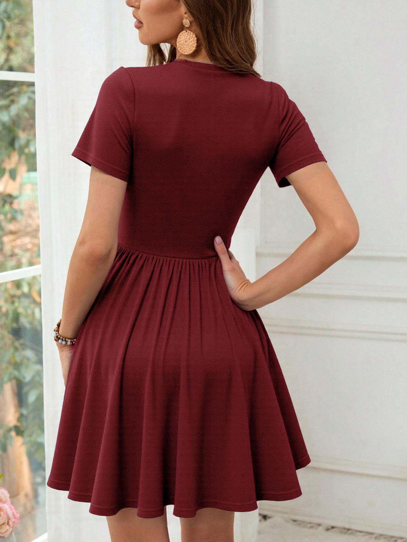 Vestido corto de punto negro TECCULI Privé con diseño triangular, manga corta, escote cuadrado y cintura ceñida, ideal para ir al trabajo.