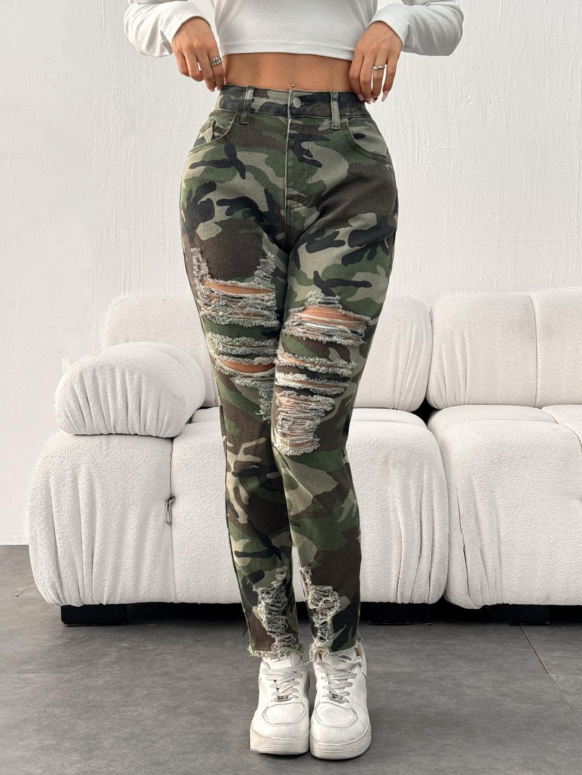 Pantalones ajustados de camuflaje urbano desgastados para exteriores de moda para mujer de TECCULI