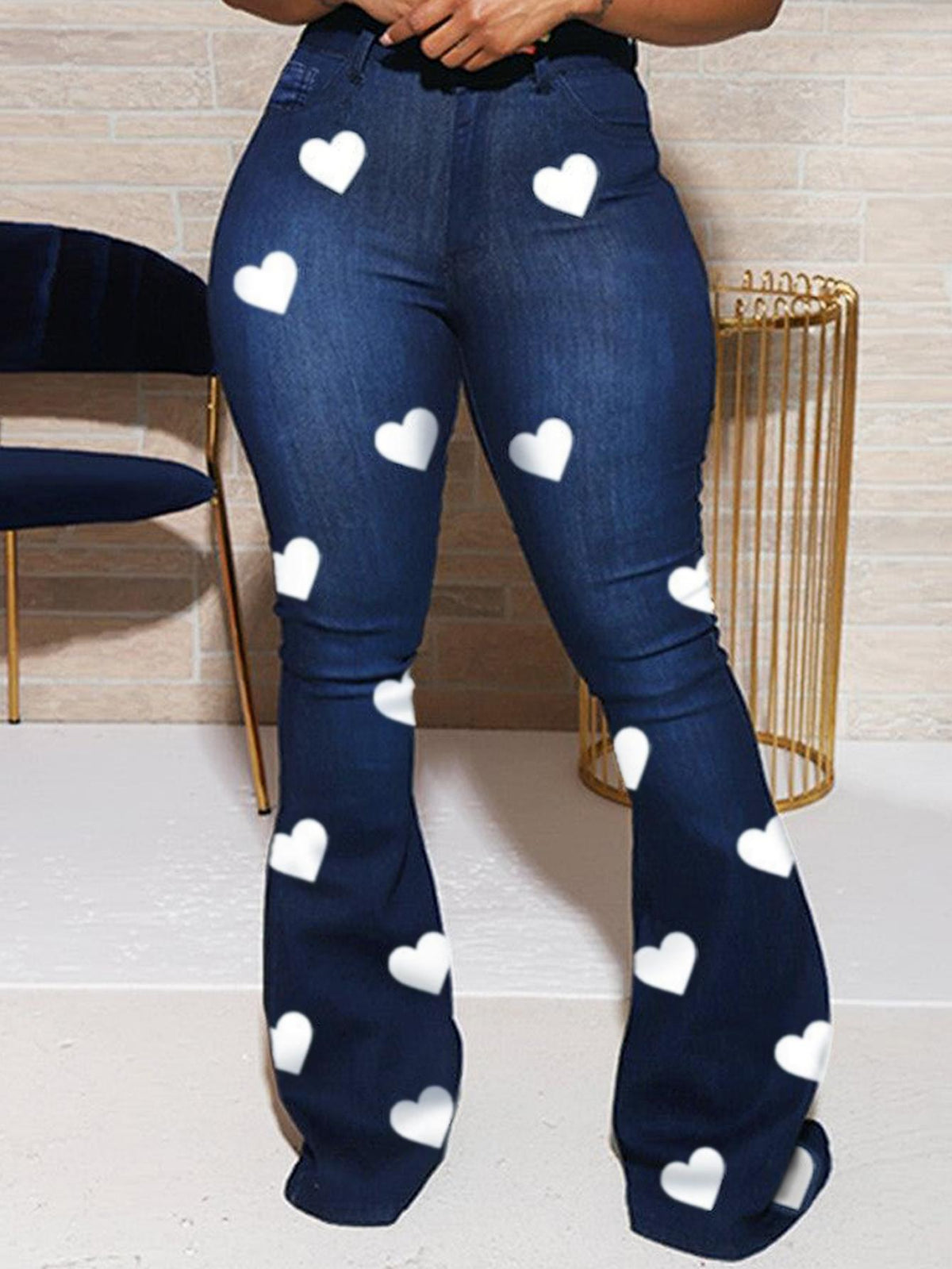 Pantalones vaqueros largos acampanados de cintura alta con estampado de corazones blancos de TECCULI para mujer, longitud ligeramente corta, ideales para festivales de música.