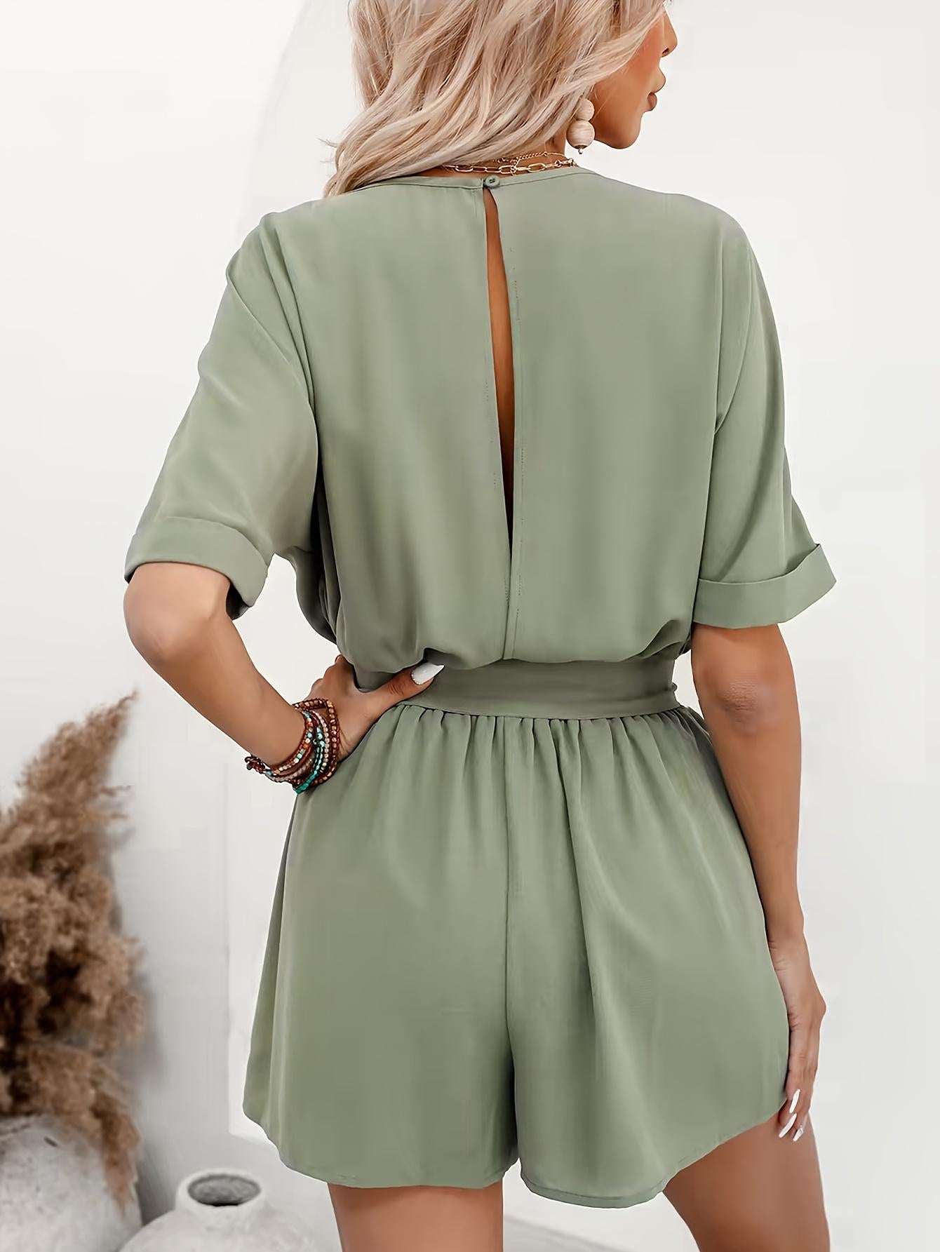 Mono informal verde claro TECCULI para mujer con lazo en la cintura. Manga corta, corte holgado, cuello redondo. Perfecto para vacaciones de primavera/verano, citas y desplazamientos. Conjunto de vacaciones, corte holgado, tejido texturizado.